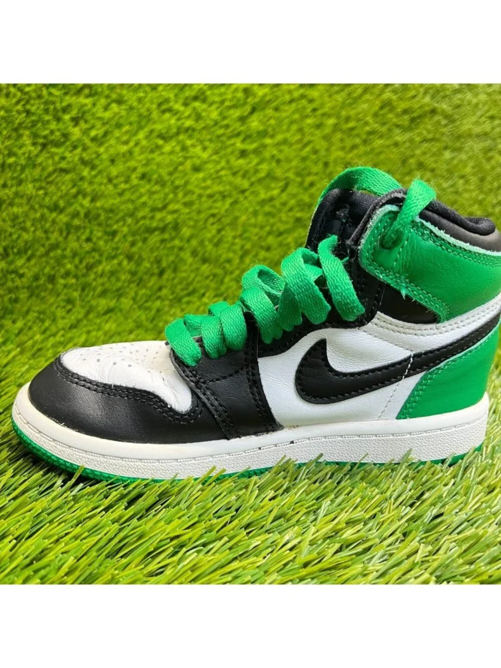 Nike Air Jordan 1 Retro Boys Size 11C Green Black White Athletic Shoes Sneakers